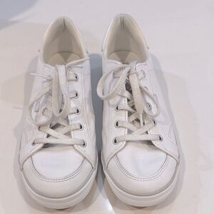Keds Center III leather lace-up sneakers in white. Size 7.5